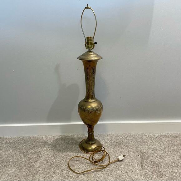 Vintage | Soild Brass Tall Etched Bohemian Boho Lamp MCM Stunning Working Light - Picture 1 of 7